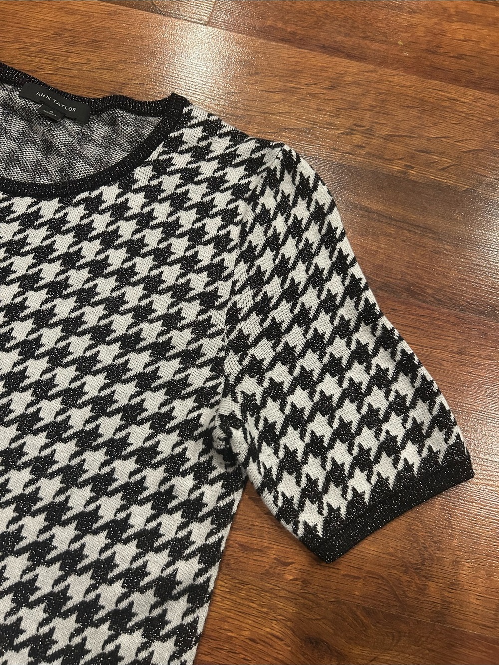 Ann Taylor Womens Pullover Short Sleeve Shimmer Houndstooth Sweater Tee Medium - Picture 3 of 5